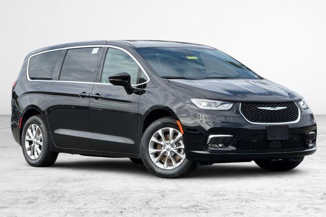 new 2025 Chrysler Pacifica car
