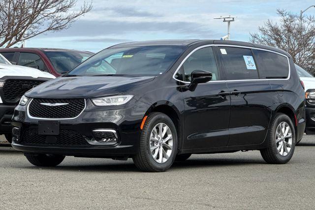 new 2025 Chrysler Pacifica car