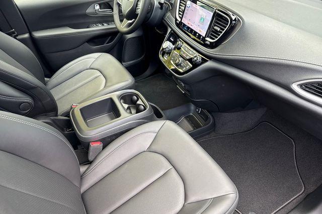 new 2025 Chrysler Pacifica car, priced at $46,035