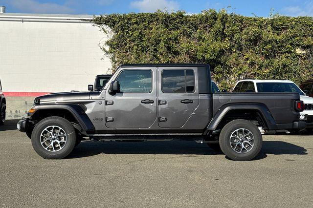 new 2025 Jeep Gladiator car, priced at $43,295