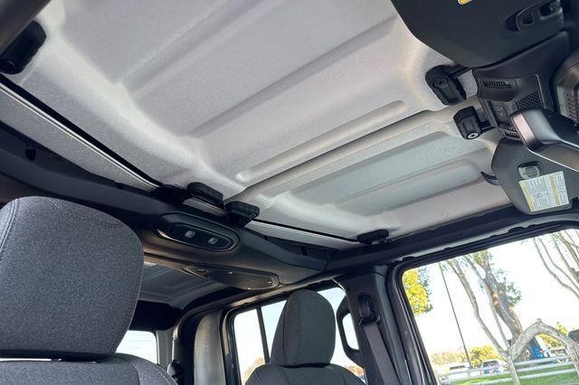 new 2025 Jeep Gladiator car, priced at $43,295