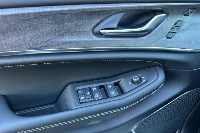 new 2025 Jeep Grand Cherokee car, priced at $56,890