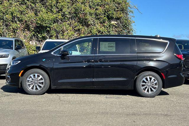new 2025 Chrysler Pacifica Hybrid car, priced at $45,250