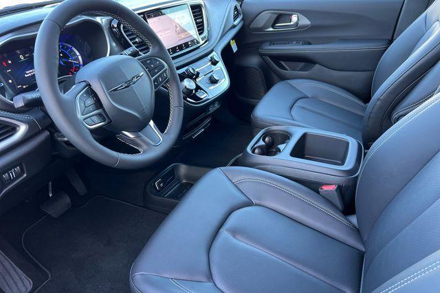 new 2025 Chrysler Pacifica Hybrid car, priced at $45,250