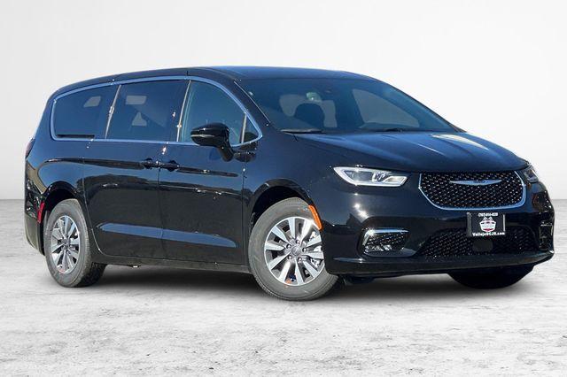 new 2025 Chrysler Pacifica Hybrid car, priced at $45,250