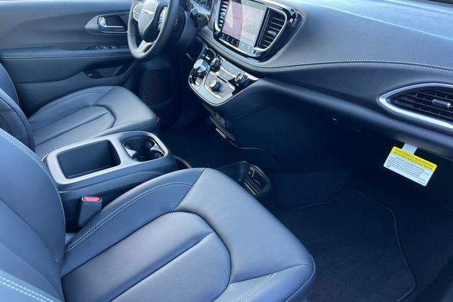 new 2025 Chrysler Pacifica Hybrid car, priced at $45,250