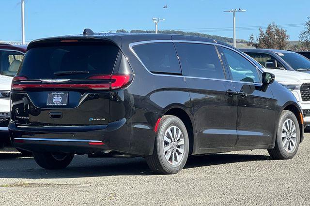 new 2025 Chrysler Pacifica Hybrid car, priced at $45,250