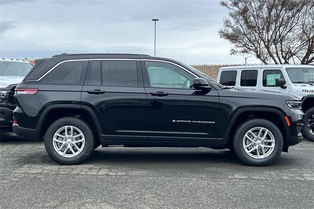 new 2025 Jeep Grand Cherokee car, priced at $38,470