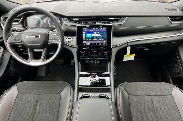 new 2025 Jeep Grand Cherokee car, priced at $40,425