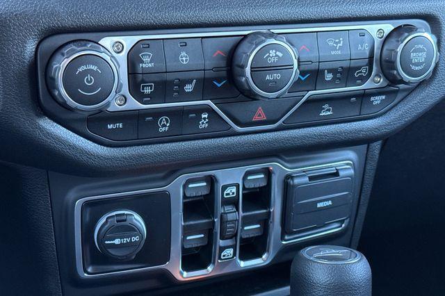 new 2025 Jeep Gladiator car, priced at $43,295