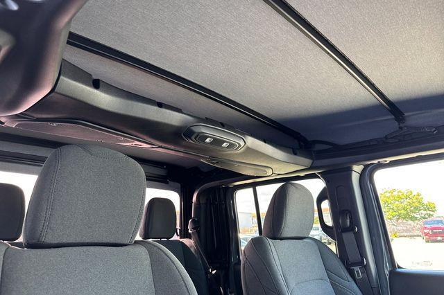 new 2025 Jeep Gladiator car, priced at $46,437