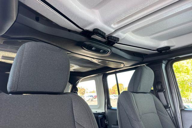 new 2025 Jeep Wrangler car, priced at $46,480