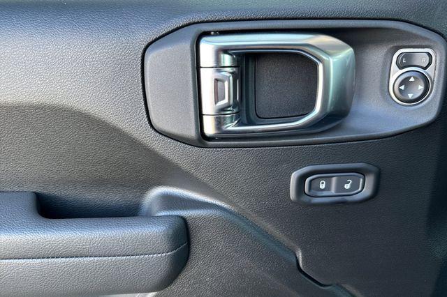 new 2025 Jeep Wrangler car, priced at $46,480
