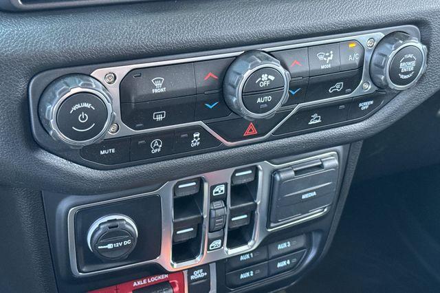 new 2025 Jeep Gladiator car, priced at $43,395