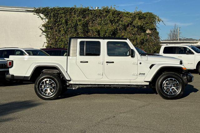 new 2025 Jeep Gladiator car, priced at $44,550