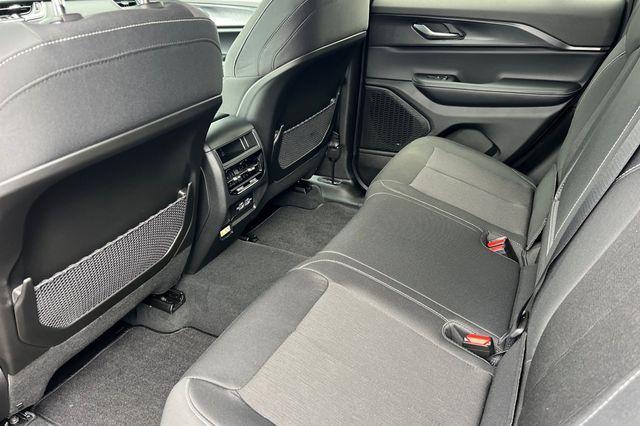 new 2025 Jeep Grand Cherokee car, priced at $39,470
