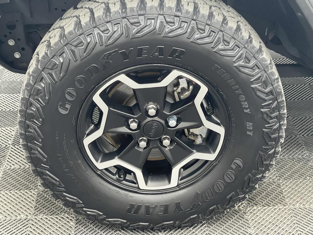 used 2021 Jeep Gladiator car, priced at $33,418