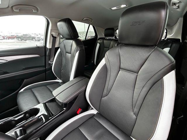 used 2025 Buick Envision car, priced at $31,940