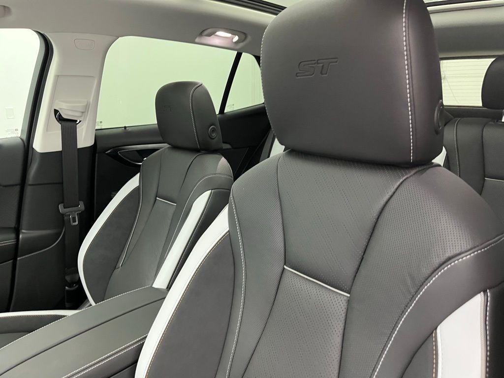 new 2025 Buick Envision car, priced at $41,562