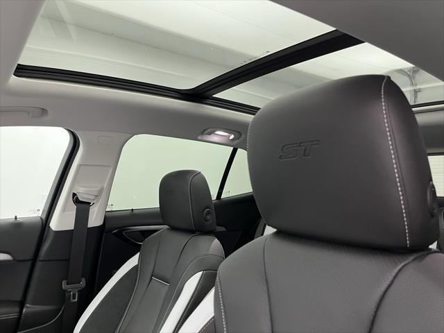 new 2025 Buick Envision car, priced at $43,997
