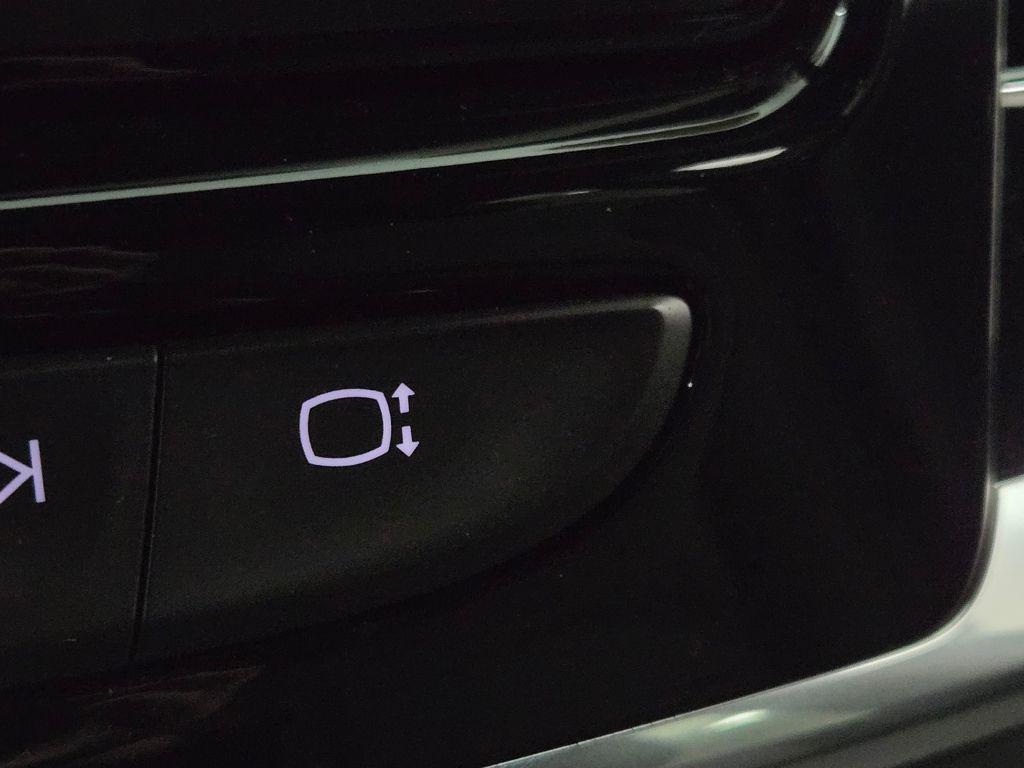 used 2023 Chevrolet Traverse car, priced at $31,000