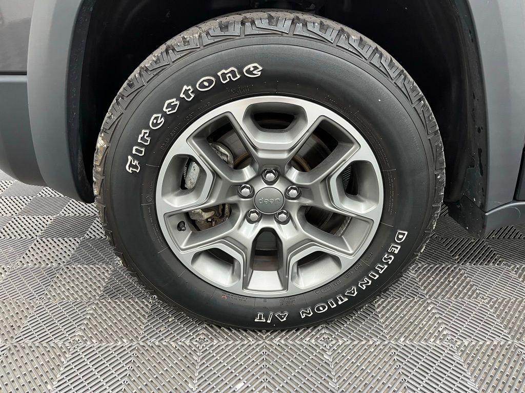 used 2022 Jeep Cherokee car, priced at $24,135
