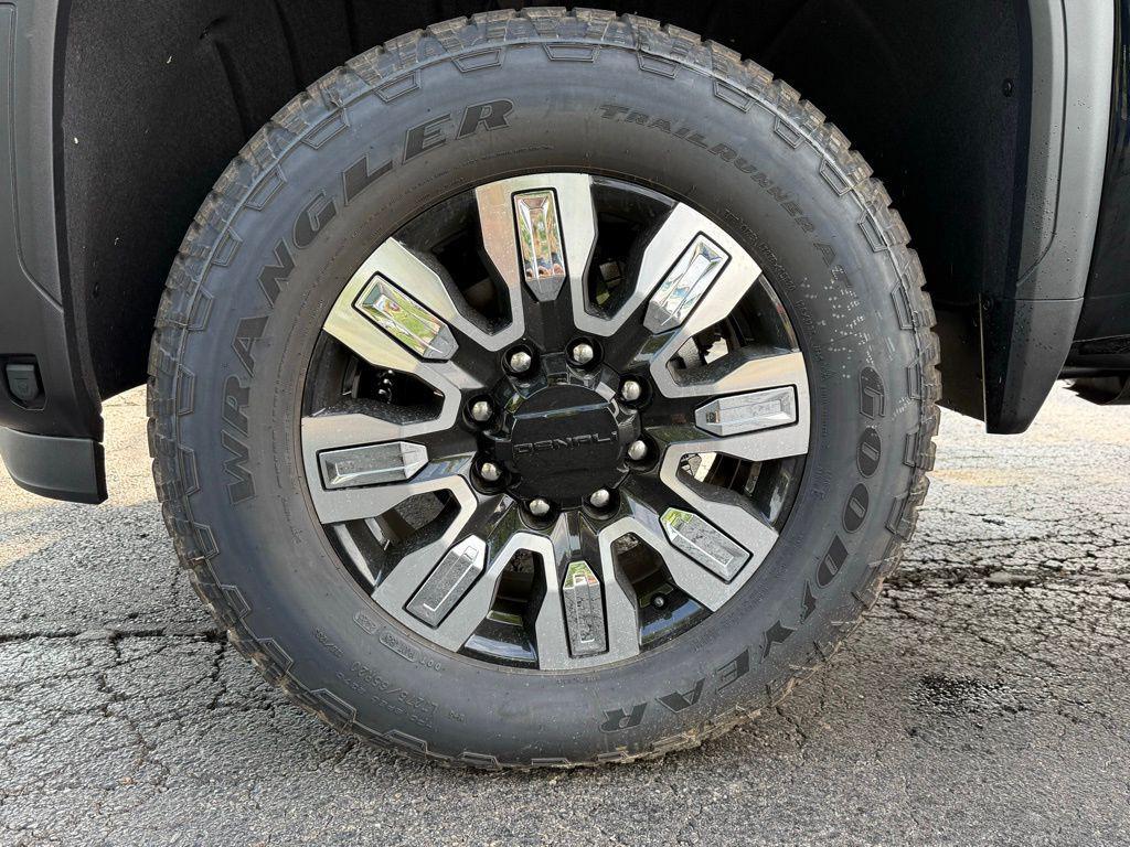 new 2025 GMC Sierra 2500 car, priced at $84,000