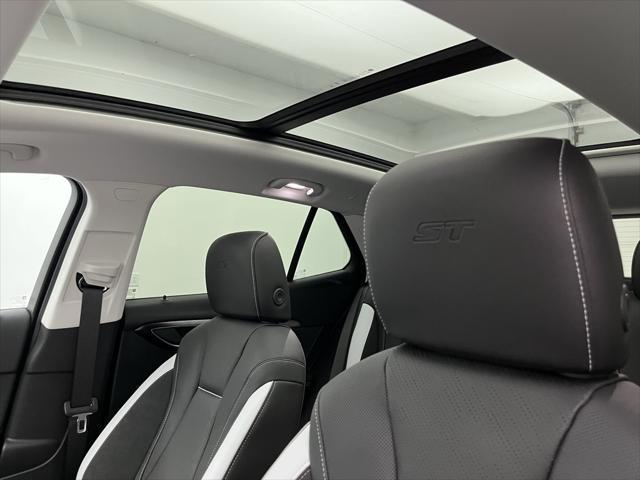 new 2025 Buick Envision car, priced at $42,997