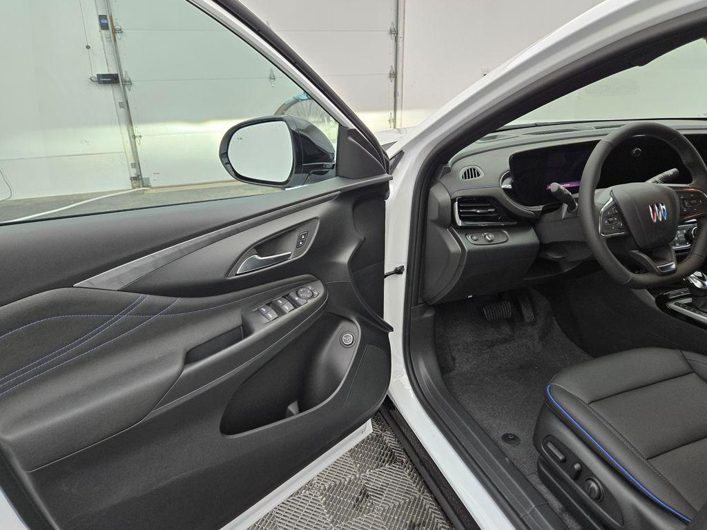 new 2025 Buick Envista car, priced at $29,469