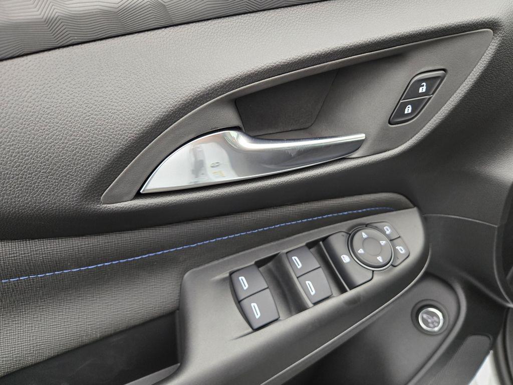 new 2025 Buick Envista car, priced at $29,469