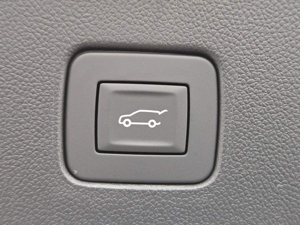 new 2025 Buick Envista car, priced at $29,469