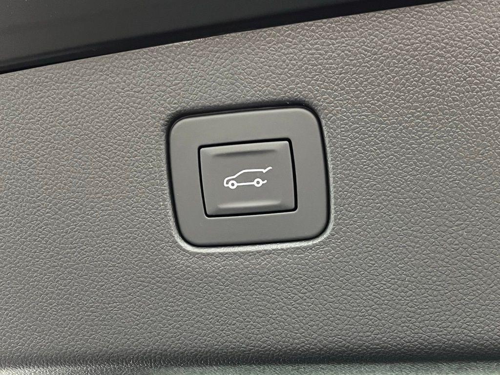 new 2025 Buick Envista car, priced at $30,000