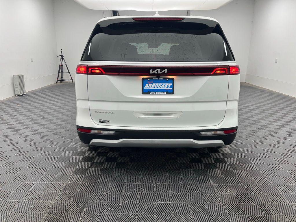 used 2024 Kia Carnival car, priced at $30,652