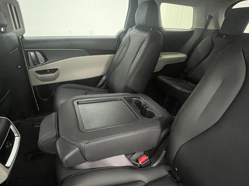 used 2024 Kia Carnival car, priced at $30,652