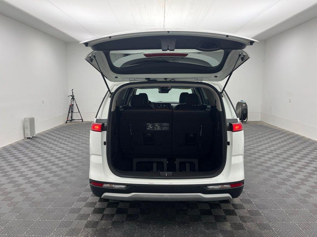 used 2024 Kia Carnival car, priced at $30,652