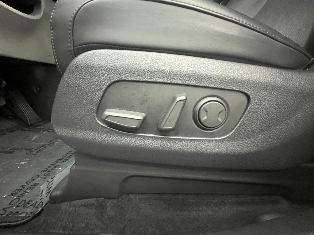 used 2024 Kia Carnival car, priced at $30,652