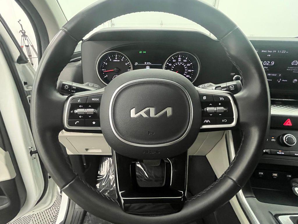 used 2024 Kia Carnival car, priced at $30,652