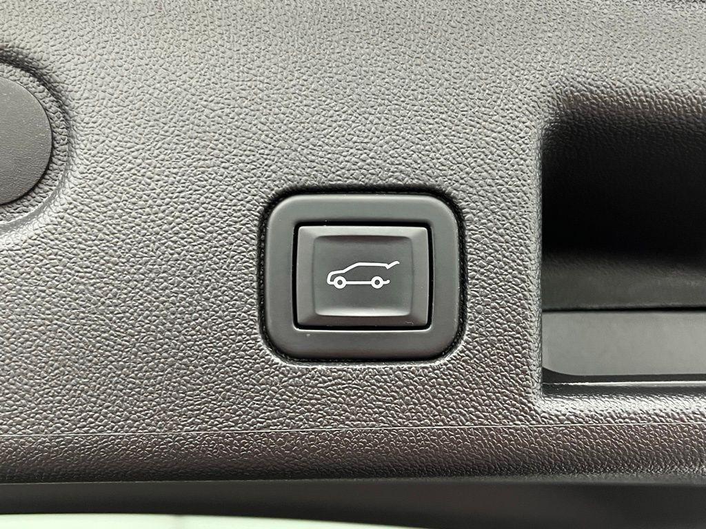 used 2023 Chevrolet Equinox car, priced at $21,995