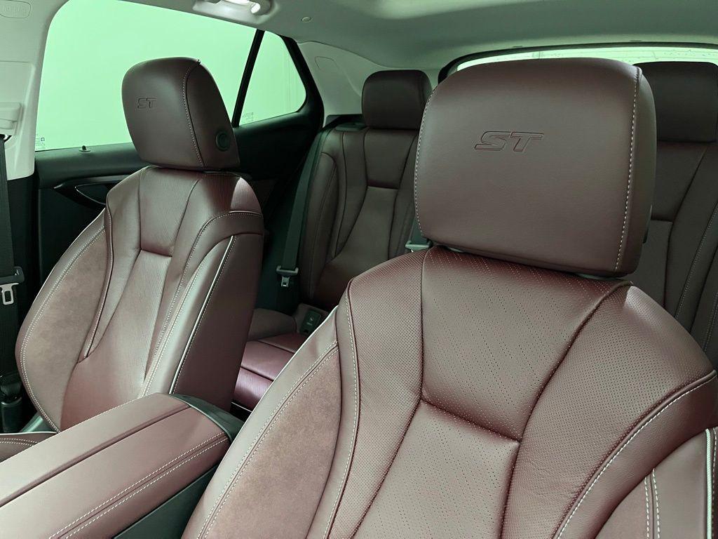 new 2025 Buick Envision car, priced at $40,236