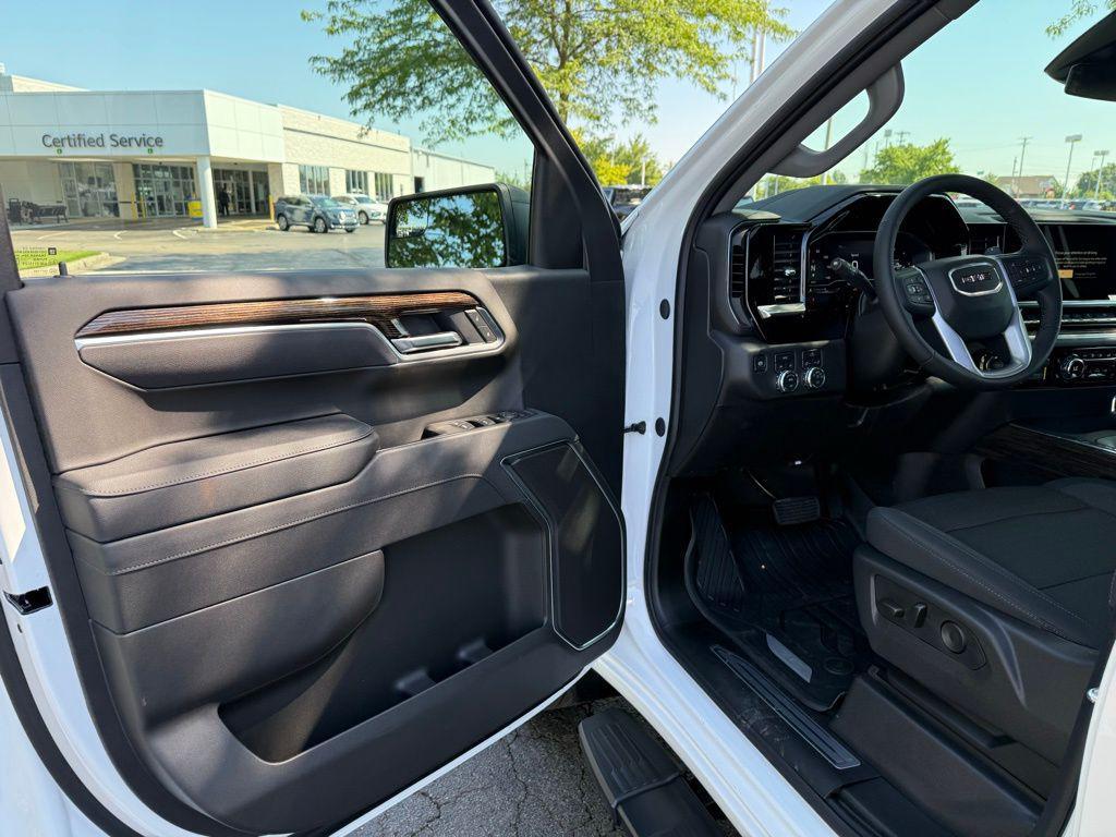 new 2025 GMC Sierra 1500 car, priced at $51,078