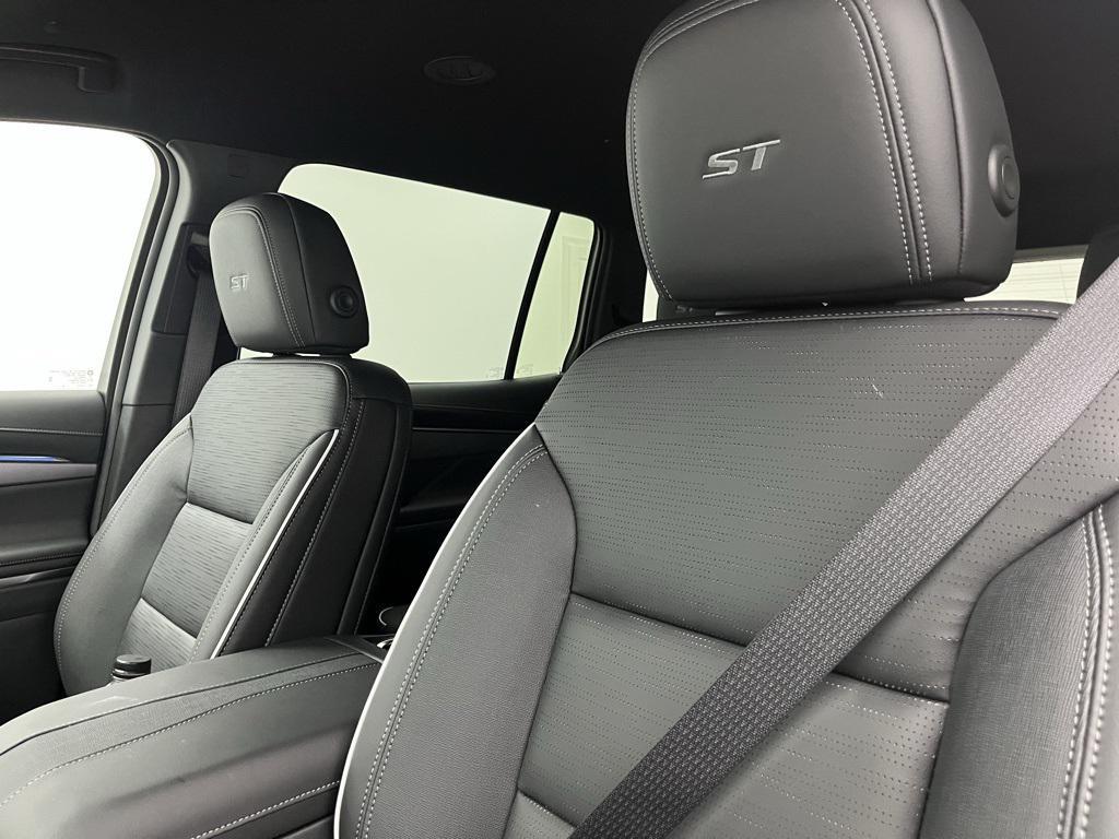 new 2025 Buick Enclave car, priced at $48,776