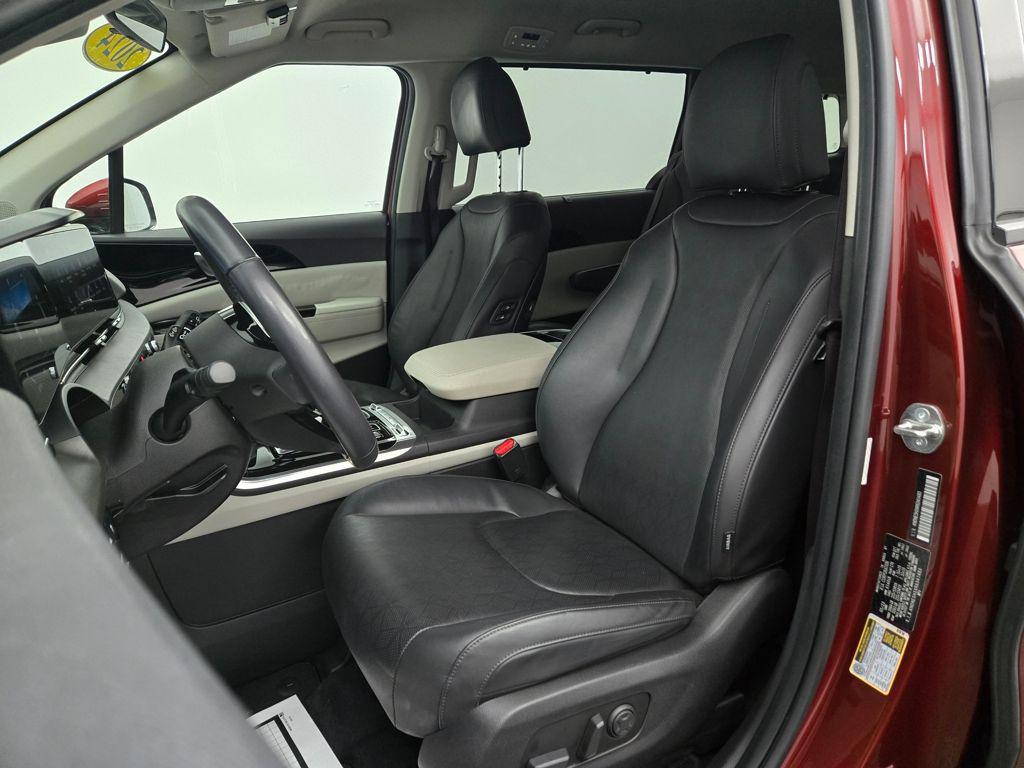 used 2024 Kia Carnival car, priced at $36,681