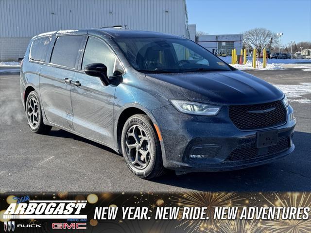 used 2022 Chrysler Pacifica Hybrid car, priced at $27,987