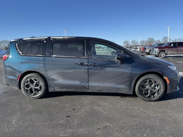 used 2022 Chrysler Pacifica Hybrid car, priced at $27,987