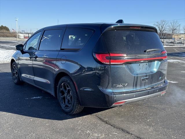 used 2022 Chrysler Pacifica Hybrid car, priced at $27,987