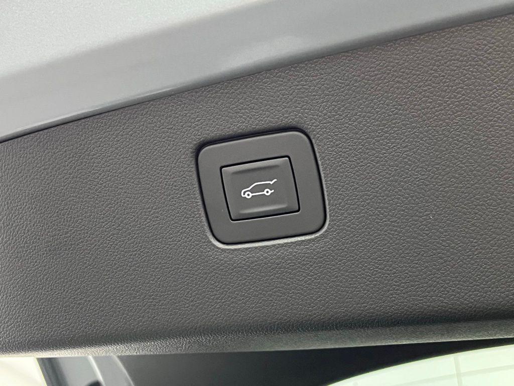new 2025 Buick Envista car, priced at $30,448