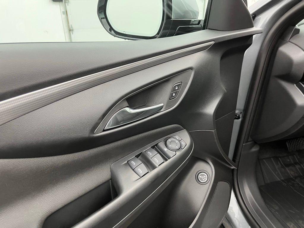 new 2025 Buick Envista car, priced at $30,448