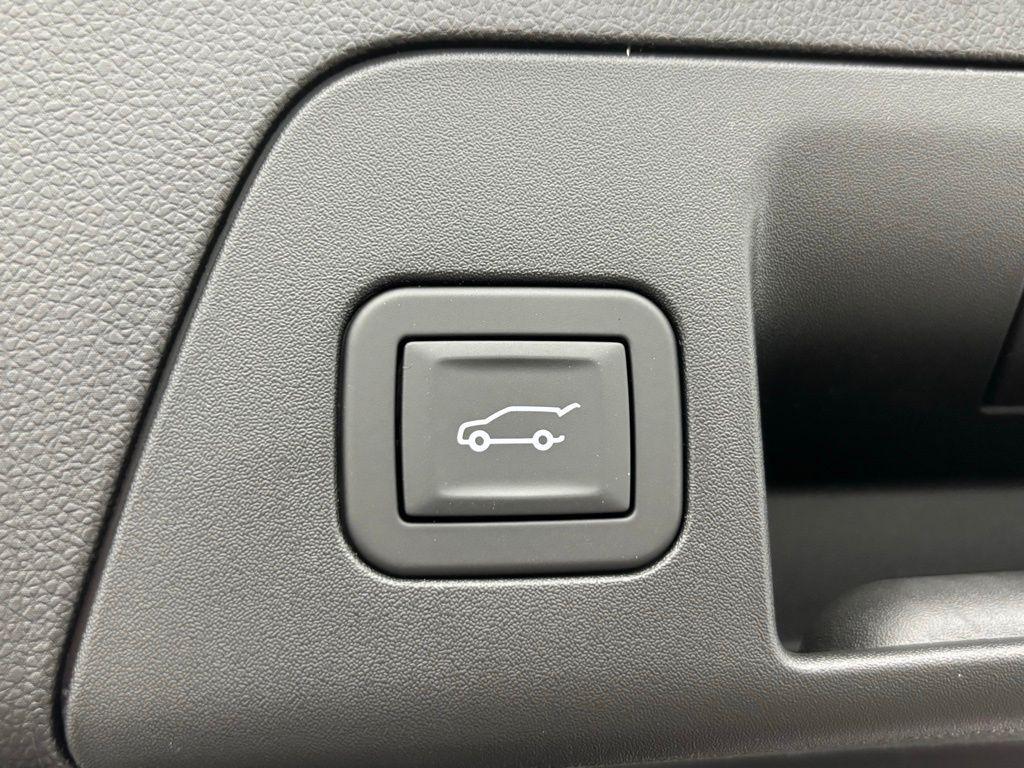 new 2025 Buick Envision car, priced at $42,428
