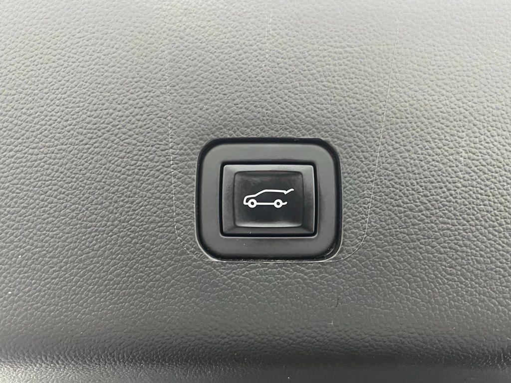 used 2023 Chevrolet Traverse car, priced at $31,500