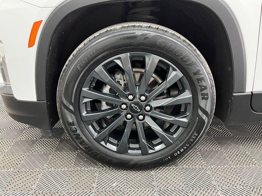 used 2022 Chevrolet Traverse car, priced at $28,257